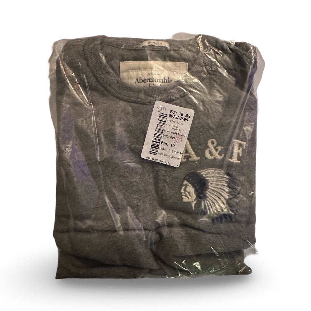 ABERCROMBIE AND FITCH NEW MEDIUM SWEATER